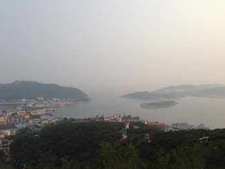 白玉山山頂と旅順軍港の遠望